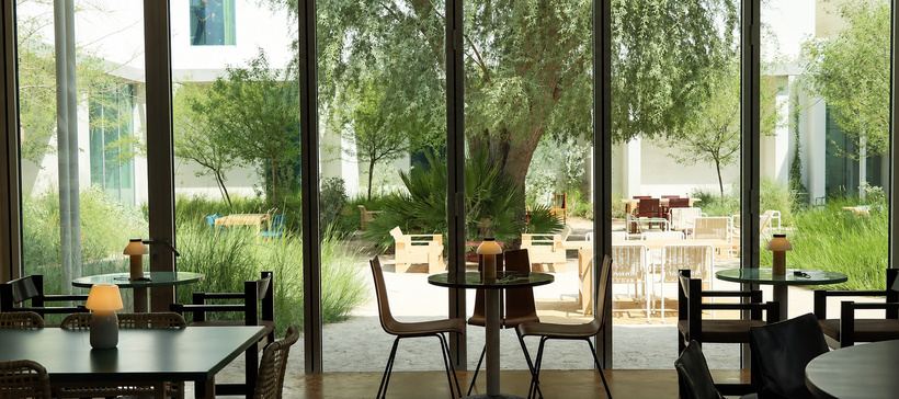 PAUS. Club garden dining room